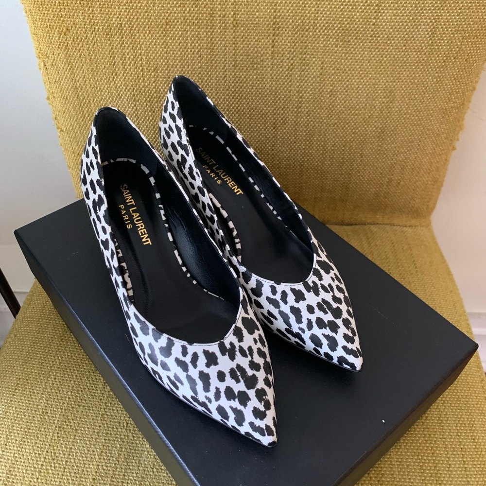 Saint Laurent Kitten Pump - Calfskin size 35.5 (orig $800)